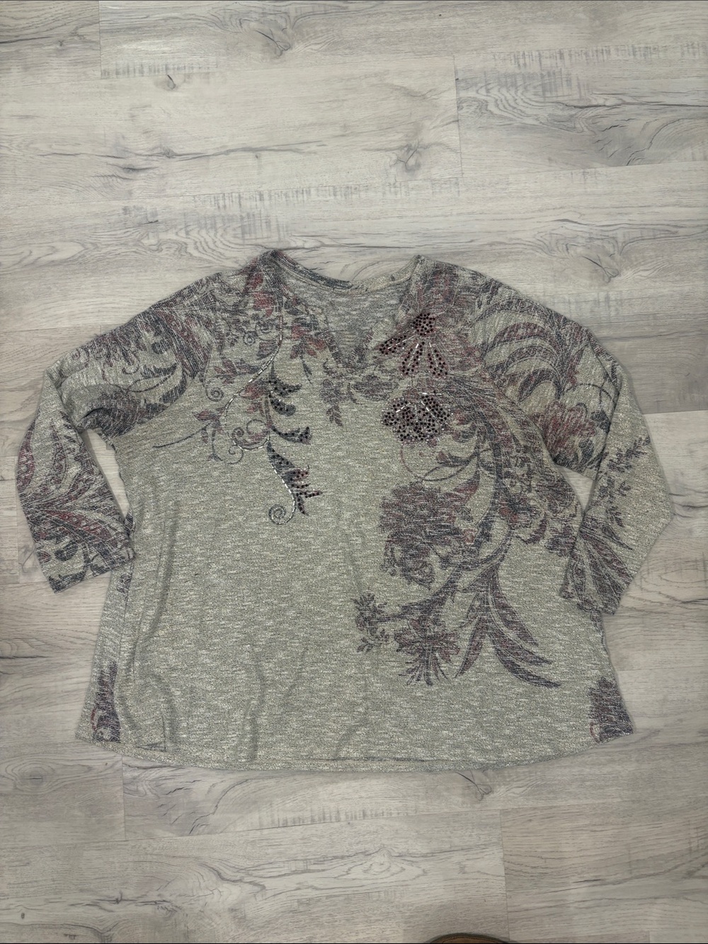 Women's Light Gray Floral V-Neck Long Sleeve Top